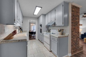 Quiet relaxing home - Close to Downtown & Beach 4BR-2BT